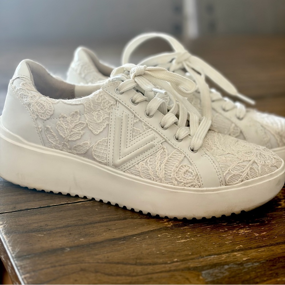 EUC - Vionic - Kearny Platform - Platform Sneaker… - image 3